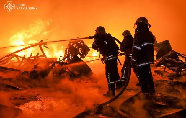 У Харкові понад п'ять годин гасили пожежі, викликані ударом 