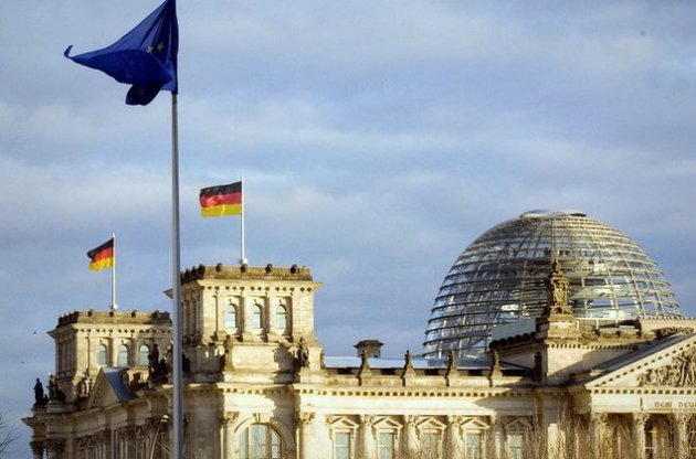 Парламент Германии одобрил продление помощи Греции до конца июня