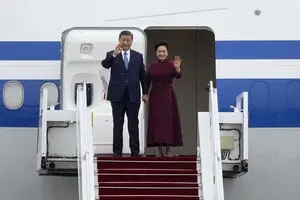 Си прилетел в Париж и назвал отношения Китая и Франции «моделью для международного сообщества»