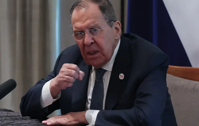 Лавров обещает защитить Беларусь от Украины. Но не говорит, как