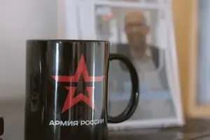 Политик пророссийской партии АдГ попался с символикой армии РФ и пытался запретить публикацию репортажа