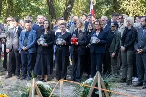 Более года ожидания: Польша разрешила эксгумацию захоронений убитых украинцев