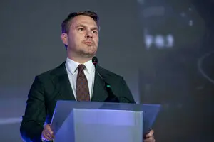 «Маяк» на границе, отказ от охраны и три скрытых мотива: как и почему Кравченко сбежал из Украины